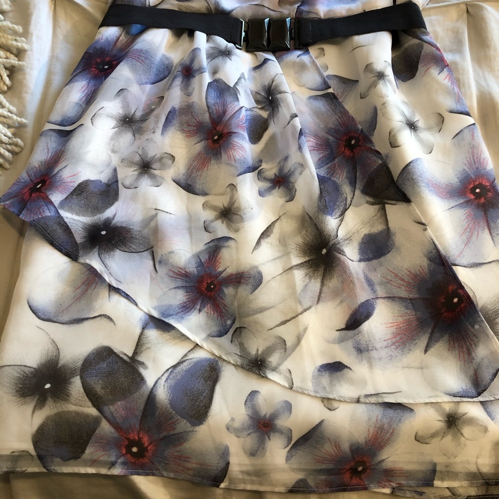 Dress - Picture 5 of 7